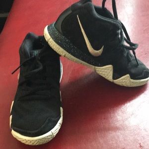 Nike!! 😍Black & white Nike Kyrie Irving  shoes